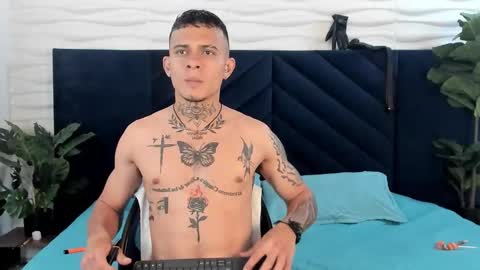 mrjustin_ online show from December 2025 08:59:01 PM