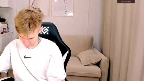 Snapshot of mrsexycum4u chatting on October 2025 11:55:02 AM Adam online show from October 2025 11:55:02 AM