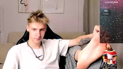 Snapshot of mrsexycum4u chatting on October 2025 06:29:02 PM Adam online show from October 2025 06:29:02 PM