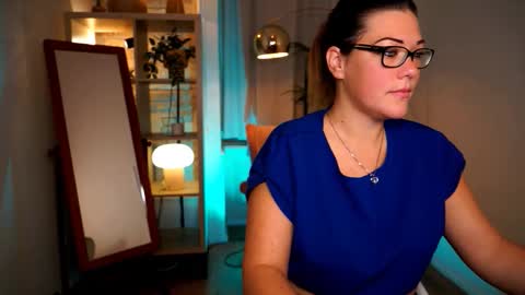 Snapshot of mrsfllowerr chatting on October 2025 04:37:01 PM Tamara online show from October 2025 04:37:01 PM