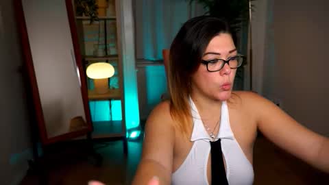 Tamara online show from November 2025 05:03:01 PM