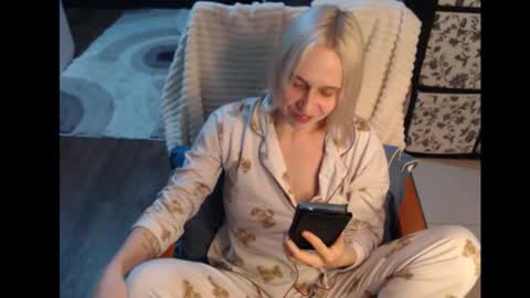 Snapshot of mrsluck chatting on October 2025 06:25:02 PM Sasha online show from October 2025 06:25:02 PM