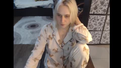 Snapshot of mrsluck chatting on November 2025 09:30:02 AM Sasha online show from November 2025 09:30:02 AM