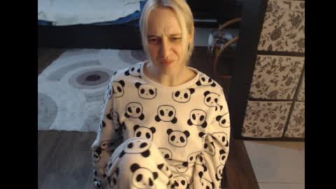 Snapshot of mrsluck chatting on November 2025 05:02:01 PM Sasha online show from November 2025 05:02:01 PM