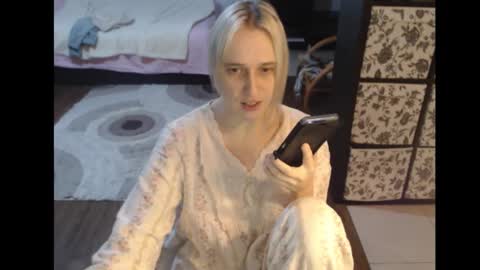 Snapshot of mrsluck chatting on December 2025 12:43:02 PM Sasha online show from December 2025 12:43:02 PM