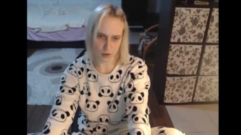 Snapshot of mrsluck chatting on December 2025 07:01:02 PM Sasha online show from December 2025 07:01:02 PM