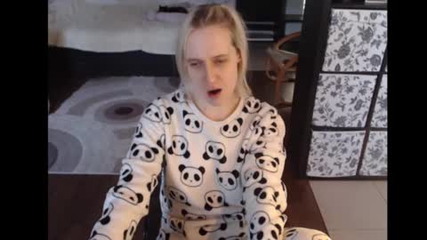 Snapshot of mrsluck chatting on December 2025 09:13:02 AM Sasha online show from December 2025 09:13:02 AM