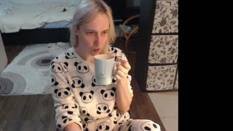 Snapshot of mrsluck chatting on June 2026 01:52:01 AM Sasha online show from June 2026 01:52:01 AM
