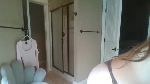 Snapshot of msfreckles92 chatting on May 2026 03:54:01 PM msfreckles92 online show from May 2026 03:54:01 PM