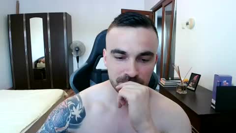 Snapshot of mu5clemania chatting on June 2026 03:49:02 PM Victor online show from June 2026 03:49:02 PM
