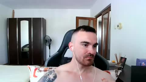 Snapshot of mu5clemania chatting on July 2026 08:18:02 AM Victor online show from July 2026 08:18:02 AM
