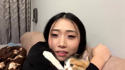 Mia online show from March 2026 10:23:01 AM