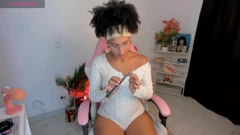 HEY GUYS IF YOU LIKE SEXY SHOW YOU ARE IN THE CORRECT PLACE CU WENESDAY PVT OPEN   TRANSMISSION TIME 5 PM - 10 PM COLOMBIA online show from April 2026 01:00:02 AM