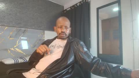 Muller Asher online show from November 2025 04:56:02 AM