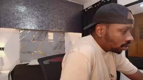 Muller Asher online show from December 2025 04:40:02 AM