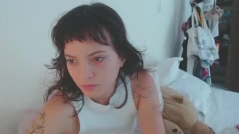 Snapshot of munchi_ chatting on November 2025 04:52:02 PM online show from November 2025 04:52:02 PM