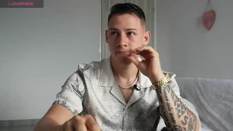 muscle_king_cum online show from April 2026 01:05:02 PM