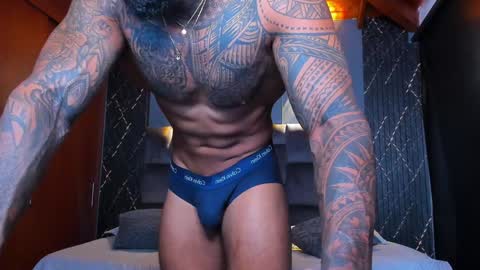 Snapshot of muscle_man19 chatting on December 2024 12:33:01 AM Nick online show from December 2024 12:33:01 AM