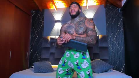 Snapshot of muscle_man19 chatting on December 2024 08:50:01 PM Nick online show from December 2024 08:50:01 PM