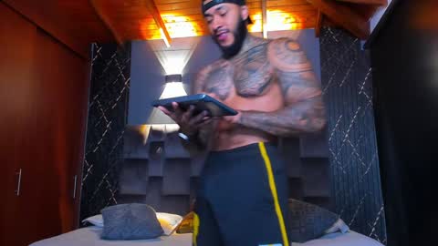 Snapshot of muscle_man19 chatting on January 2025 03:01:02 PM Nick online show from January 2025 03:01:02 PM