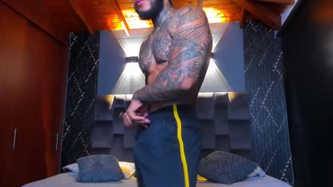 Snapshot of muscle_man19 chatting on January 2025 12:38:01 AM Nick online show from January 2025 12:38:01 AM