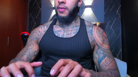 Snapshot of muscle_man19 chatting on January 2025 12:33:01 AM Nick online show from January 2025 12:33:01 AM