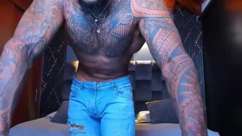 Snapshot of muscle_man19 chatting on January 2025 01:48:01 AM Nick online show from January 2025 01:48:01 AM