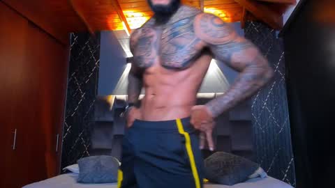 Snapshot of muscle_man19 chatting on January 2025 03:52:01 AM Nick online show from January 2025 03:52:01 AM