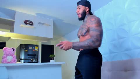 Snapshot of muscle_man19 chatting on February 2025 11:48:01 PM Nick online show from February 2025 11:48:01 PM