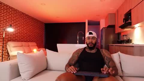 Snapshot of muscle_man19 chatting on October 2025 10:47:01 AM Nick online show from October 2025 10:47:01 AM