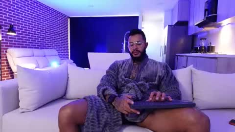 Snapshot of muscle_man19 chatting on November 2025 11:32:02 AM Nick online show from November 2025 11:32:02 AM