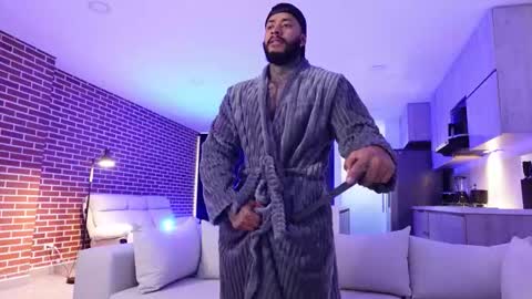 Snapshot of muscle_man19 chatting on November 2025 12:21:01 AM Nick online show from November 2025 12:21:01 AM