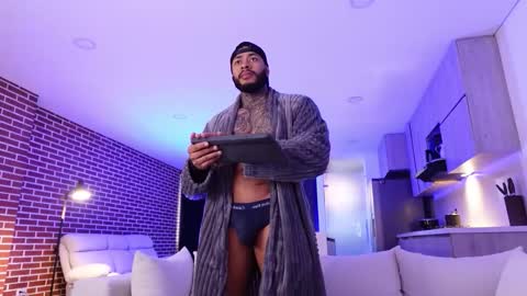 Snapshot of muscle_man19 chatting on November 2025 01:07:02 AM Nick online show from November 2025 01:07:02 AM