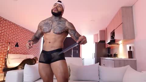 Snapshot of muscle_man19 chatting on November 2025 01:30:02 AM Nick online show from November 2025 01:30:02 AM