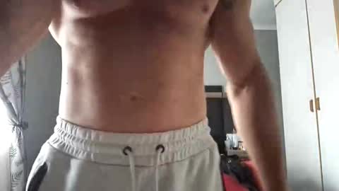 Snapshot of muscledaddy69s chatting on December 2025 02:33:01 PM muscledaddy69s online show from December 2025 02:33:01 PM