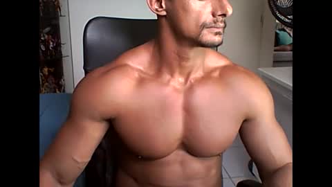 Snapshot of muscleoss chatting on January 2025 08:36:01 PM muscleoss online show from January 2025 08:36:01 PM