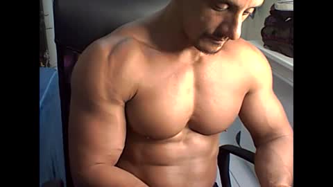 Snapshot of muscleoss chatting on January 2025 04:06:02 AM muscleoss online show from January 2025 04:06:02 AM
