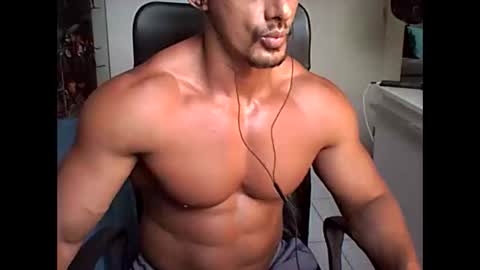 Snapshot of muscleoss chatting on January 2025 08:00:02 PM muscleoss online show from January 2025 08:00:02 PM