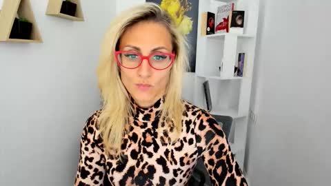 Diana online show from September 2025 11:32:02 AM