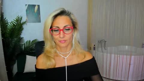 Diana online show from September 2025 11:44:02 AM