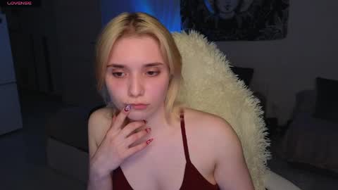 Snapshot of musyacute chatting on May 2026 09:10:01 PM Molly online show from May 2026 09:10:01 PM