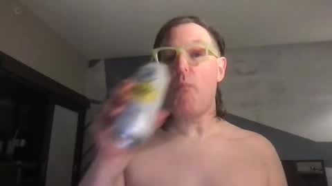 Snapshot of muziknerd chatting on June 2026 06:03:02 AM Muziknerd online show from June 2026 06:03:02 AM