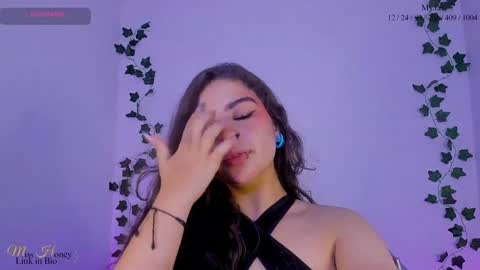 Snapshot of mxsshoney chatting on December 2024 10:01:02 AM Sara IG online show from December 2024 10:01:02 AM