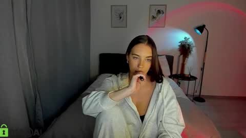 katie online show from December 2024 06:12:02 AM