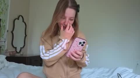 Snapshot of my_mia_ chatting on March 2026 07:47:02 AM MIA I will be here Monday Wednesday Thursday Saturday online show from March 2026 07:47:02 AM