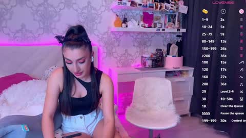 Naomi online show from April 2026 06:10:01 PM