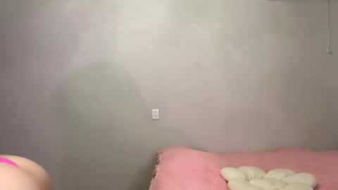 Lola online show from October 2025 03:45:01 PM