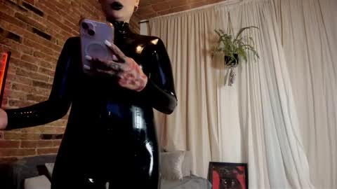 Lola online show from February 2026 02:08:02 AM