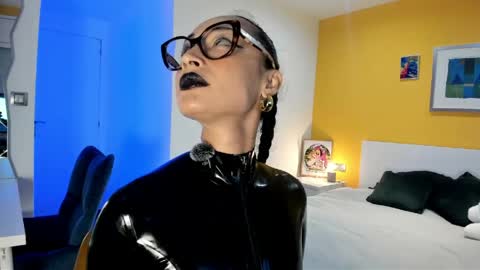 Lola online show from March 2026 07:41:02 PM