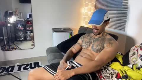 Myke esthetic online show from November 2025 10:46:01 PM